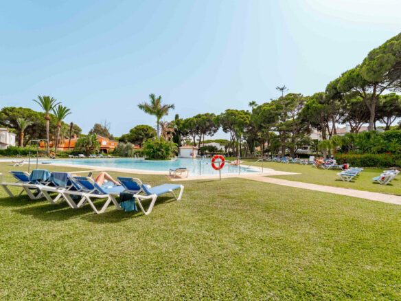 FOR SALE 🏡 Three-Bedroom Corner Apartment with Tourist Licence, Five Minutes from the Beach – New Golden Mile, Estepona 🇪🇸