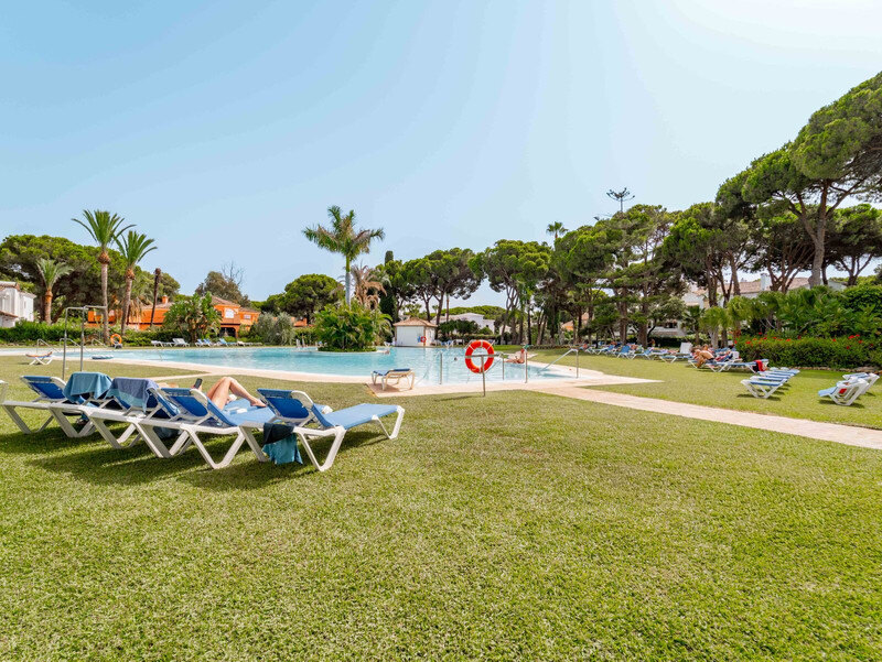 FOR SALE 🏡 Three-Bedroom Corner Apartment with Tourist Licence, Five Minutes from the Beach – New Golden Mile, Estepona 🇪🇸