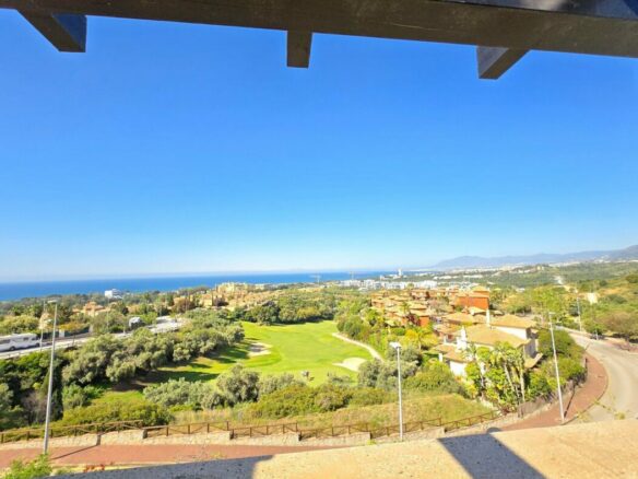 FOR SALE 🏡 Renovated Corner Townhouse with Panoramic Sea and Golf Views – Santa Clara, Marbella East 🇪🇸