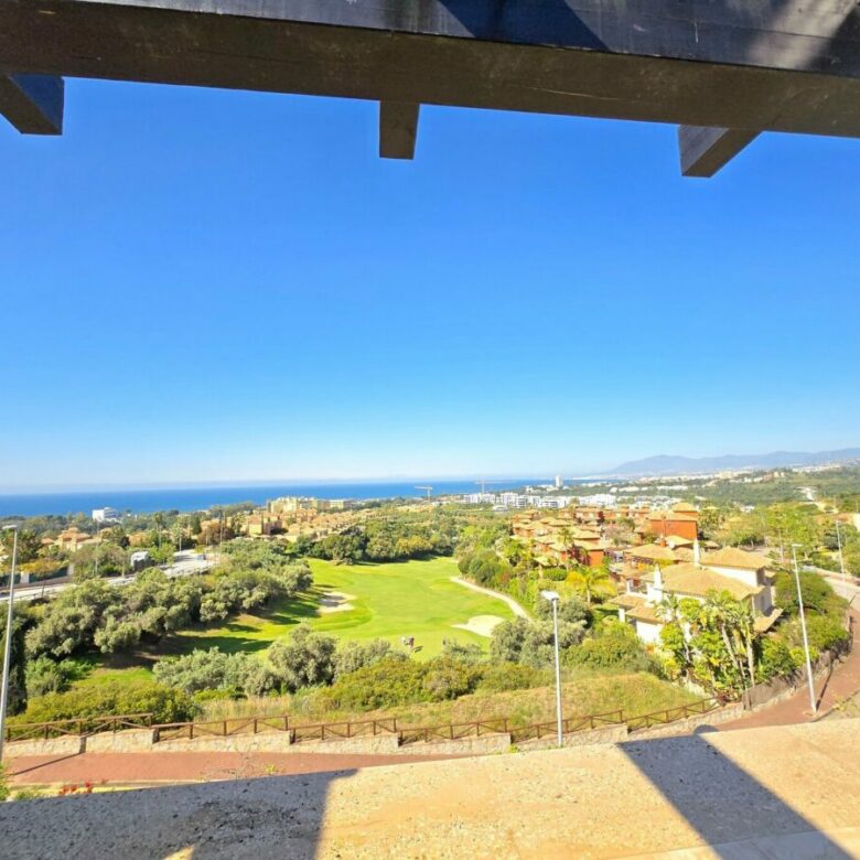 FOR SALE 🏡 Renovated Corner Townhouse with Panoramic Sea and Golf Views – Santa Clara, Marbella East 🇪🇸