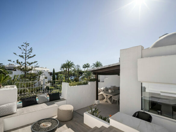 FOR SALE 🏡 Frontline Beach Duplex Penthouse with Rooftop Terrace and Sea Views – Golden Mile, Marbella 🇪🇸