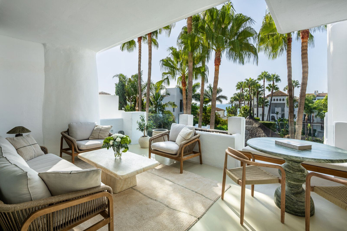 FOR SALE 🏡 Fully Renovated Four-Bedroom Duplex Penthouse Steps from the Beach – Golden Mile, Marbella 🇪🇸