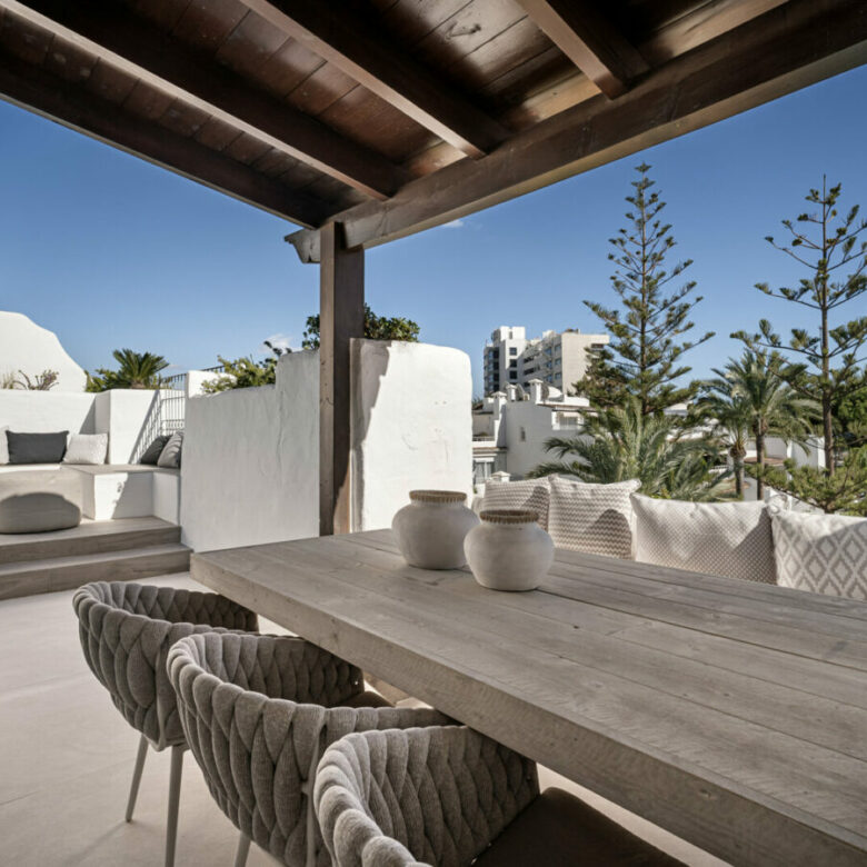 FOR SALE 🏡 Frontline Beach Duplex Penthouse with Rooftop Terrace and Sea Views – Golden Mile, Marbella 🇪🇸