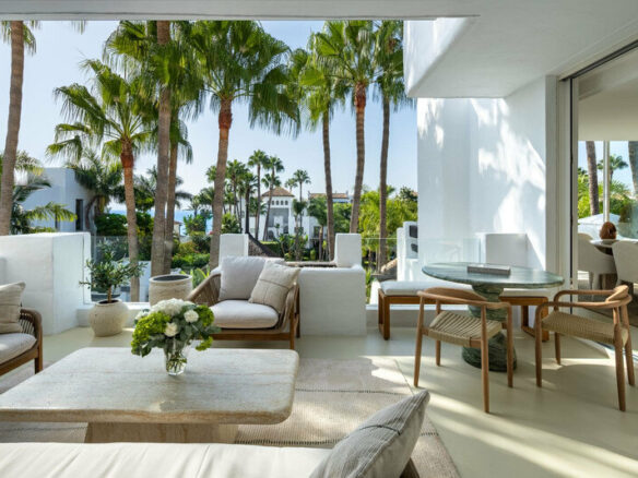 FOR SALE 🏡 Fully Renovated Four-Bedroom Duplex Penthouse Steps from the Beach – Golden Mile, Marbella 🇪🇸