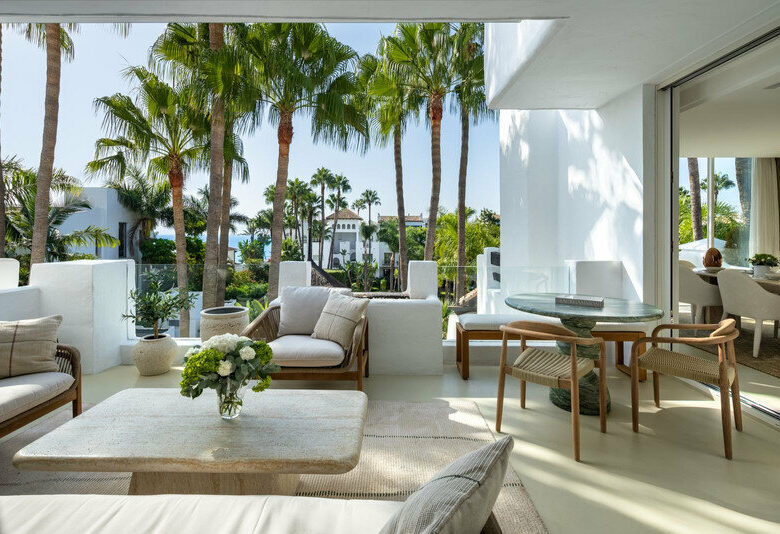 FOR SALE 🏡 Fully Renovated Four-Bedroom Duplex Penthouse Steps from the Beach – Golden Mile, Marbella 🇪🇸