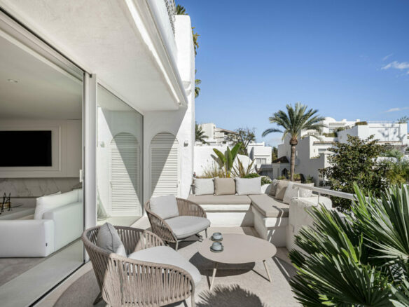 FOR SALE 🏡 Frontline Beach Duplex Penthouse with Rooftop Terrace and Sea Views – Golden Mile, Marbella 🇪🇸