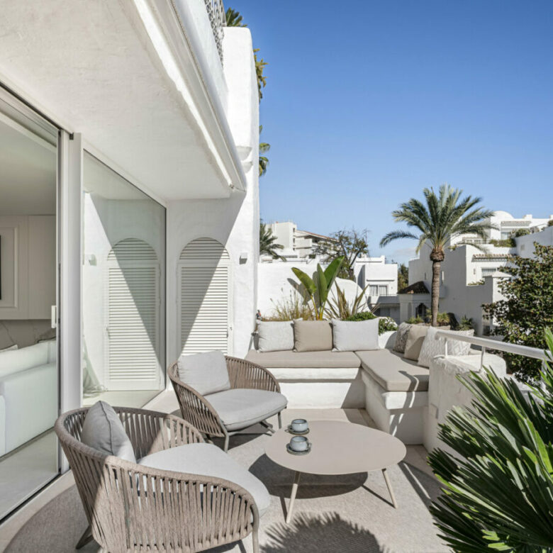 FOR SALE 🏡 Frontline Beach Duplex Penthouse with Rooftop Terrace and Sea Views – Golden Mile, Marbella 🇪🇸