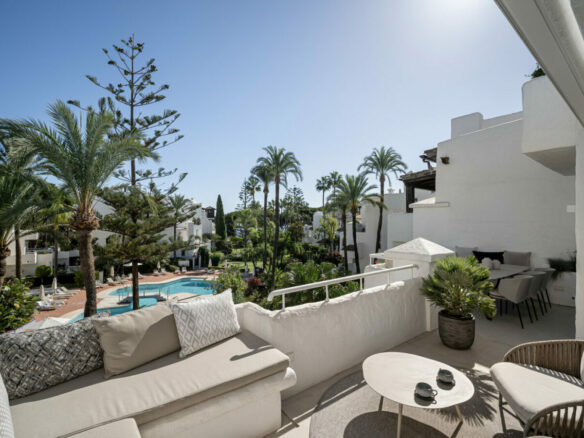 FOR SALE 🏡 Frontline Beach Duplex Penthouse with Rooftop Terrace and Sea Views – Golden Mile, Marbella 🇪🇸