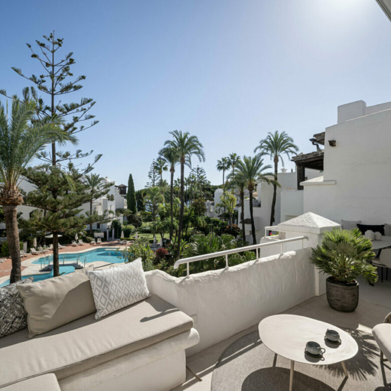FOR SALE 🏡 Frontline Beach Duplex Penthouse with Rooftop Terrace and Sea Views – Golden Mile, Marbella 🇪🇸