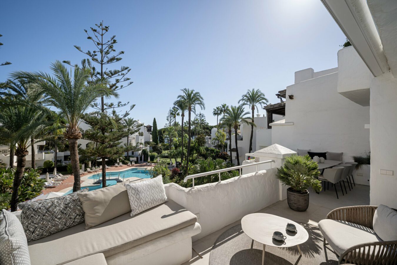 FOR SALE 🏡 Frontline Beach Duplex Penthouse with Rooftop Terrace and Sea Views – Golden Mile, Marbella 🇪🇸