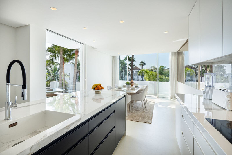 FOR SALE 🏡 Fully Renovated Four-Bedroom Duplex Penthouse Steps from the Beach – Golden Mile, Marbella 🇪🇸