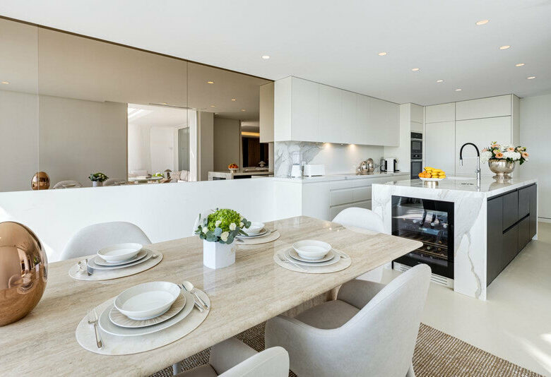 FOR SALE 🏡 Fully Renovated Four-Bedroom Duplex Penthouse Steps from the Beach – Golden Mile, Marbella 🇪🇸