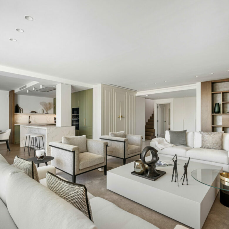 FOR SALE 🏡 Frontline Beach Duplex Penthouse with Rooftop Terrace and Sea Views – Golden Mile, Marbella 🇪🇸