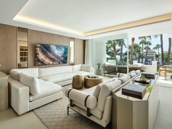 FOR SALE 🏡 Fully Renovated Four-Bedroom Duplex Penthouse Steps from the Beach – Golden Mile, Marbella 🇪🇸