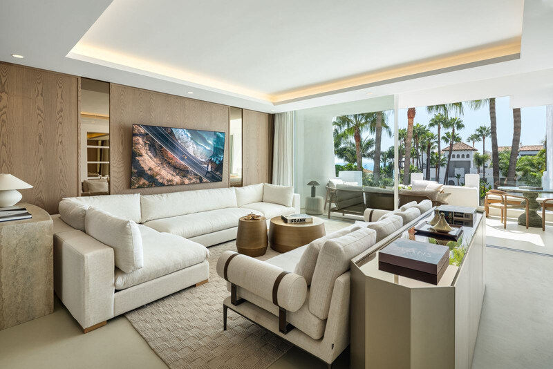 FOR SALE 🏡 Fully Renovated Four-Bedroom Duplex Penthouse Steps from the Beach – Golden Mile, Marbella 🇪🇸