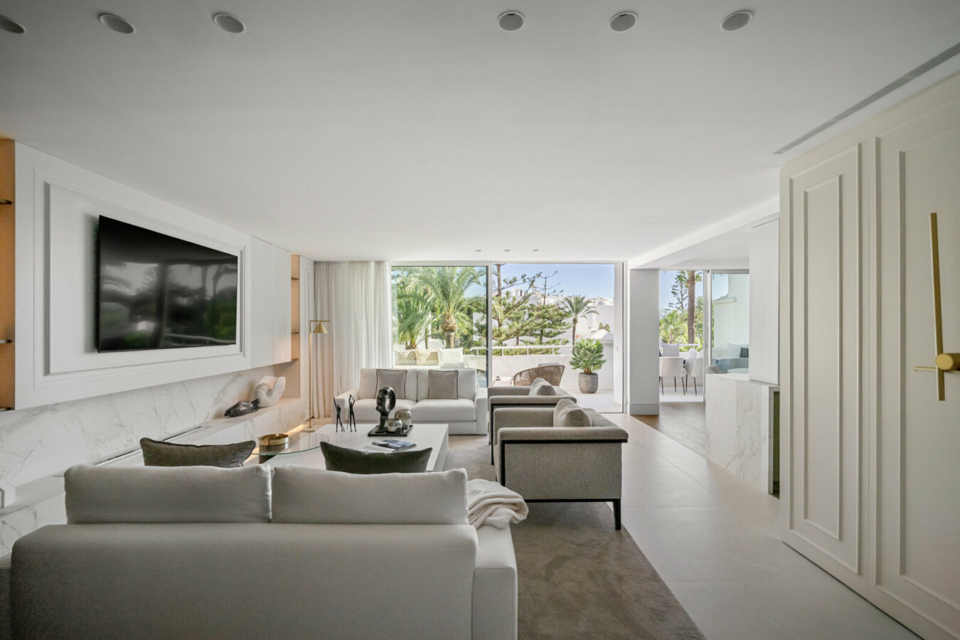 FOR SALE 🏡 Frontline Beach Duplex Penthouse with Rooftop Terrace and Sea Views – Golden Mile, Marbella 🇪🇸