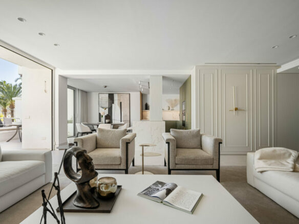 FOR SALE 🏡 Frontline Beach Duplex Penthouse with Rooftop Terrace and Sea Views – Golden Mile, Marbella 🇪🇸