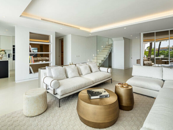 FOR SALE 🏡 Fully Renovated Four-Bedroom Duplex Penthouse Steps from the Beach – Golden Mile, Marbella 🇪🇸