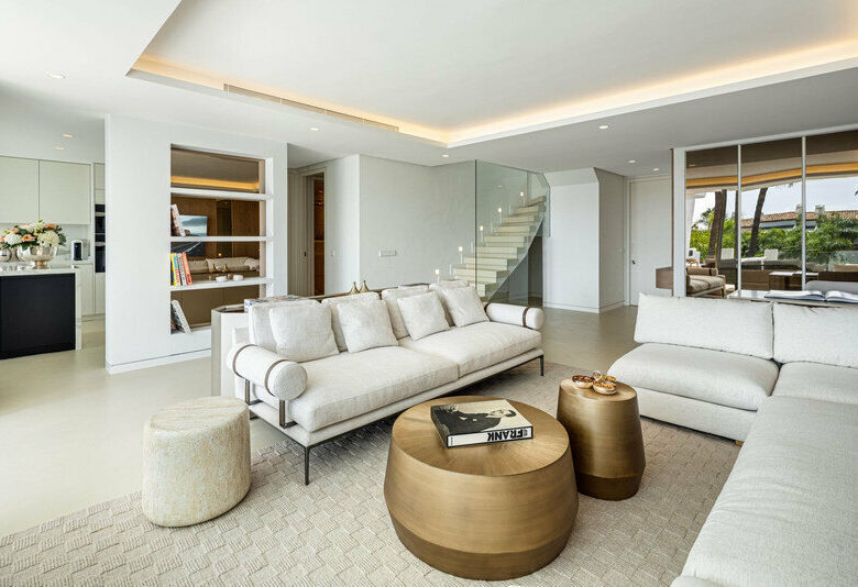 FOR SALE 🏡 Fully Renovated Four-Bedroom Duplex Penthouse Steps from the Beach – Golden Mile, Marbella 🇪🇸