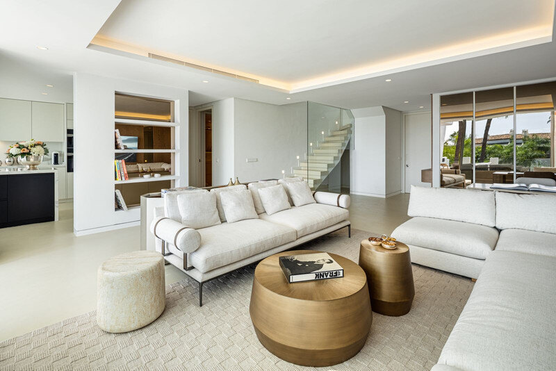 FOR SALE 🏡 Fully Renovated Four-Bedroom Duplex Penthouse Steps from the Beach – Golden Mile, Marbella 🇪🇸