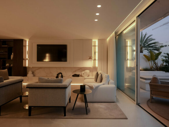 FOR SALE 🏡 Frontline Beach Duplex Penthouse with Rooftop Terrace and Sea Views – Golden Mile, Marbella 🇪🇸