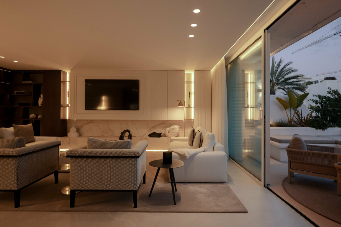 FOR SALE 🏡 Frontline Beach Duplex Penthouse with Rooftop Terrace and Sea Views – Golden Mile, Marbella 🇪🇸