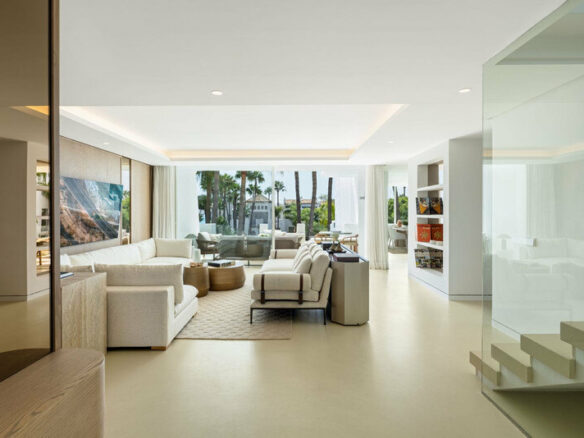 FOR SALE 🏡 Fully Renovated Four-Bedroom Duplex Penthouse Steps from the Beach – Golden Mile, Marbella 🇪🇸