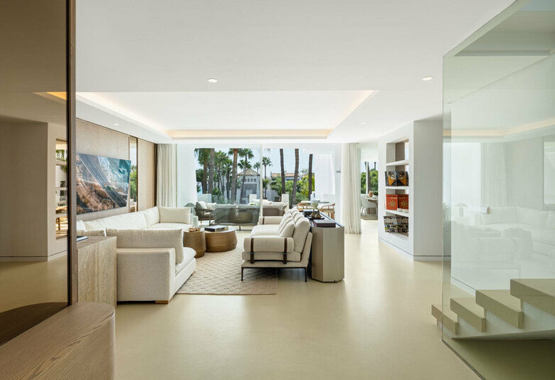 FOR SALE 🏡 Fully Renovated Four-Bedroom Duplex Penthouse Steps from the Beach – Golden Mile, Marbella 🇪🇸