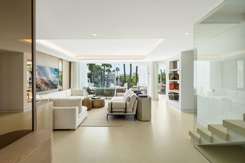 FOR SALE 🏡 Fully Renovated Four-Bedroom Duplex Penthouse Steps from the Beach – Golden Mile, Marbella 🇪🇸