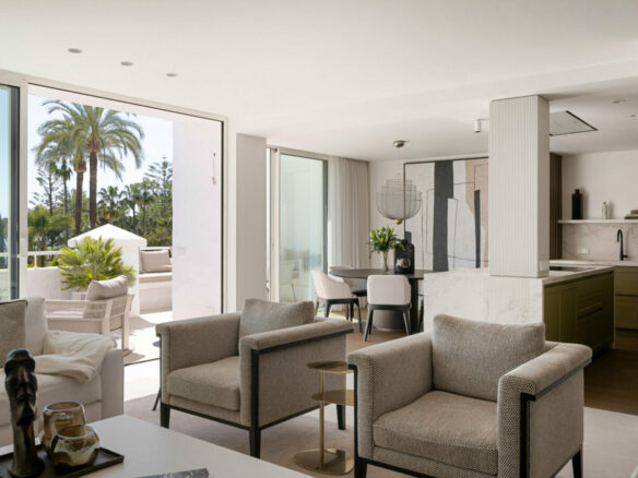 FOR SALE 🏡 Frontline Beach Duplex Penthouse with Rooftop Terrace and Sea Views – Golden Mile, Marbella 🇪🇸