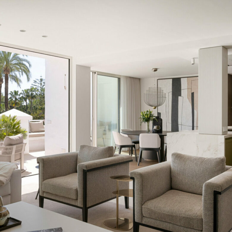 FOR SALE 🏡 Frontline Beach Duplex Penthouse with Rooftop Terrace and Sea Views – Golden Mile, Marbella 🇪🇸