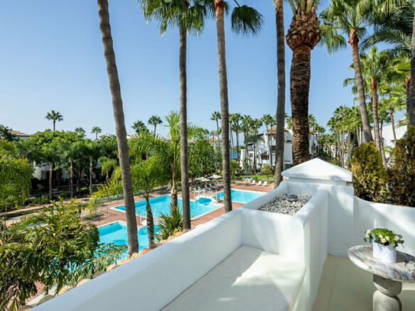 FOR SALE 🏡 Fully Renovated Four-Bedroom Duplex Penthouse Steps from the Beach – Golden Mile, Marbella 🇪🇸