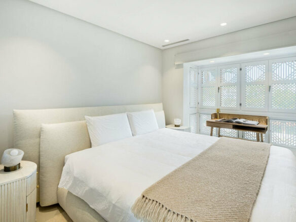 FOR SALE 🏡 Fully Renovated Four-Bedroom Duplex Penthouse Steps from the Beach – Golden Mile, Marbella 🇪🇸