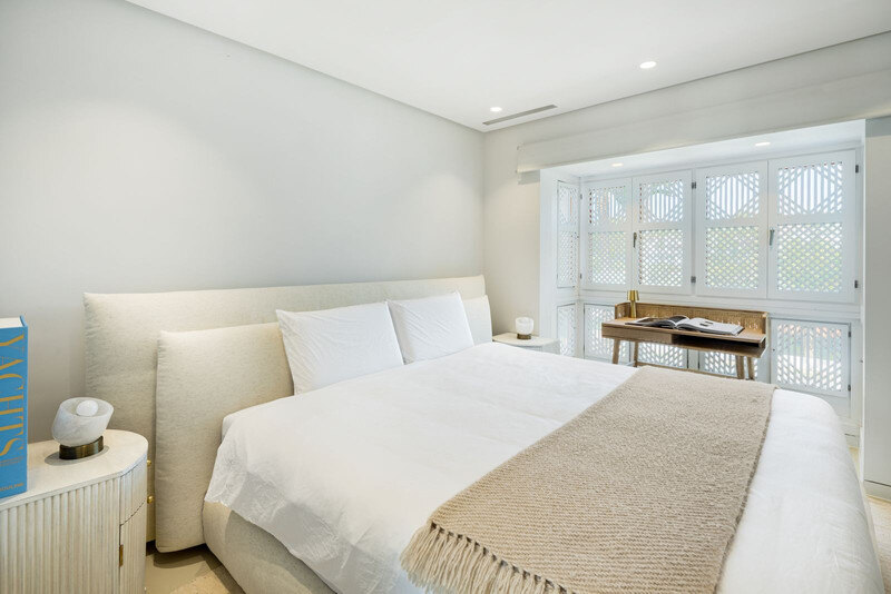 FOR SALE 🏡 Fully Renovated Four-Bedroom Duplex Penthouse Steps from the Beach – Golden Mile, Marbella 🇪🇸