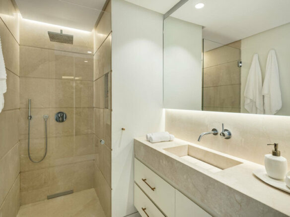 FOR SALE 🏡 Fully Renovated Four-Bedroom Duplex Penthouse Steps from the Beach – Golden Mile, Marbella 🇪🇸