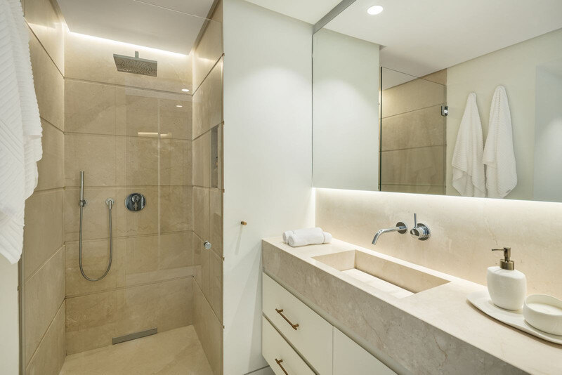 FOR SALE 🏡 Fully Renovated Four-Bedroom Duplex Penthouse Steps from the Beach – Golden Mile, Marbella 🇪🇸