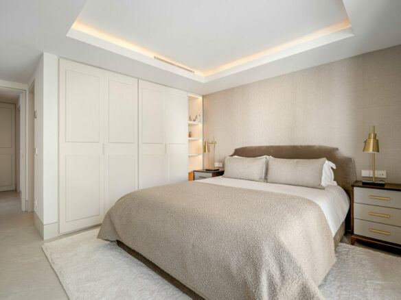 FOR SALE 🏡 Frontline Beach Duplex Penthouse with Rooftop Terrace and Sea Views – Golden Mile, Marbella 🇪🇸