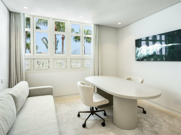 FOR SALE 🏡 Fully Renovated Four-Bedroom Duplex Penthouse Steps from the Beach – Golden Mile, Marbella 🇪🇸