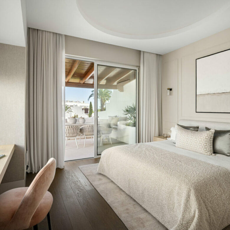 FOR SALE 🏡 Frontline Beach Duplex Penthouse with Rooftop Terrace and Sea Views – Golden Mile, Marbella 🇪🇸