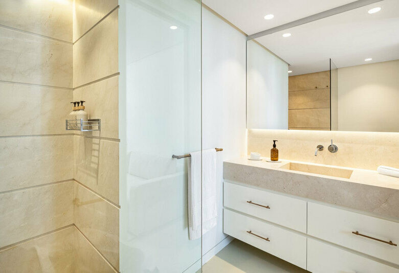 FOR SALE 🏡 Fully Renovated Four-Bedroom Duplex Penthouse Steps from the Beach – Golden Mile, Marbella 🇪🇸