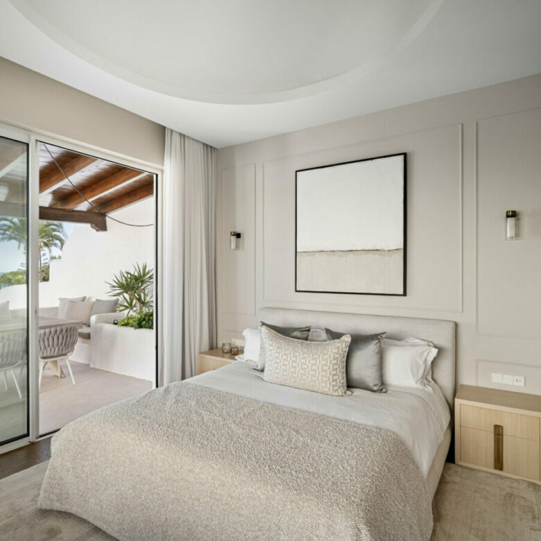FOR SALE 🏡 Frontline Beach Duplex Penthouse with Rooftop Terrace and Sea Views – Golden Mile, Marbella 🇪🇸