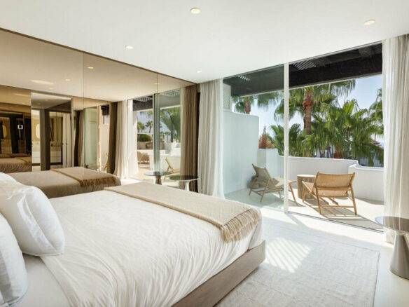 FOR SALE 🏡 Fully Renovated Four-Bedroom Duplex Penthouse Steps from the Beach – Golden Mile, Marbella 🇪🇸