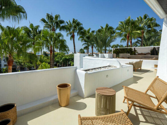 FOR SALE 🏡 Fully Renovated Four-Bedroom Duplex Penthouse Steps from the Beach – Golden Mile, Marbella 🇪🇸