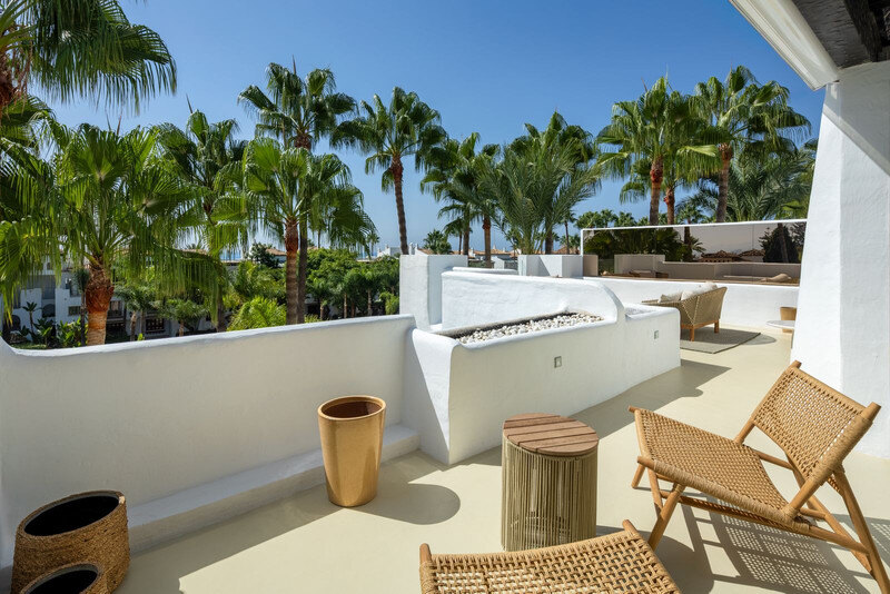 FOR SALE 🏡 Fully Renovated Four-Bedroom Duplex Penthouse Steps from the Beach – Golden Mile, Marbella 🇪🇸