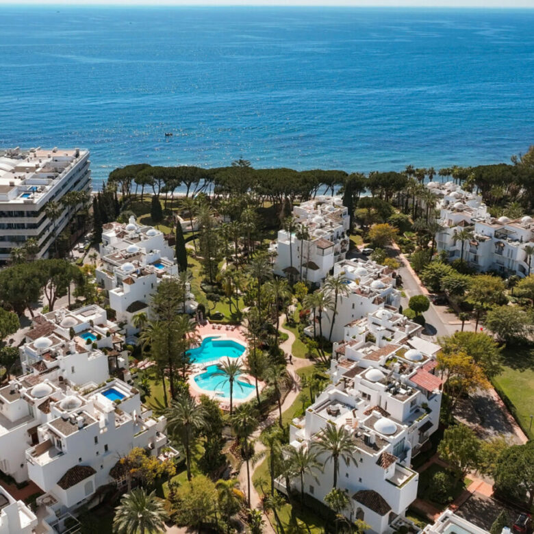 FOR SALE 🏡 Frontline Beach Duplex Penthouse with Rooftop Terrace and Sea Views – Golden Mile, Marbella 🇪🇸