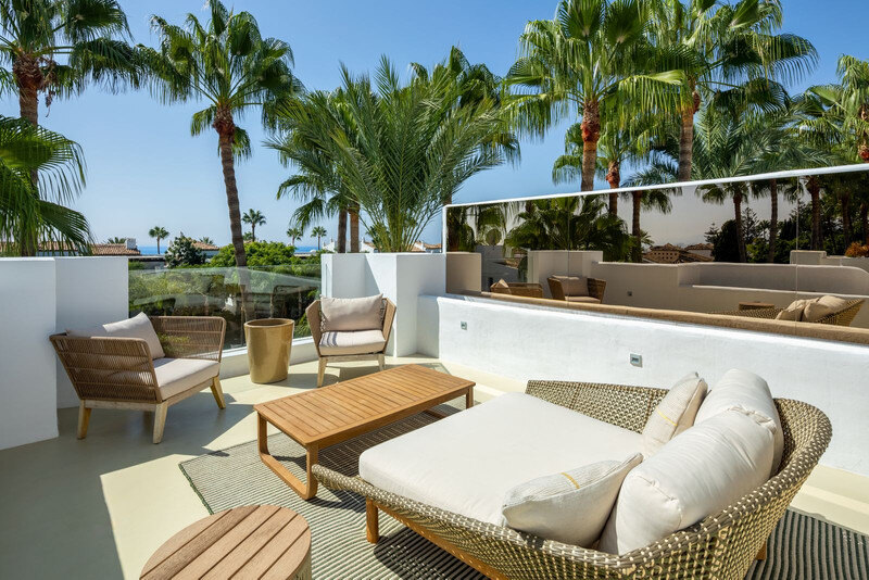 FOR SALE 🏡 Fully Renovated Four-Bedroom Duplex Penthouse Steps from the Beach – Golden Mile, Marbella 🇪🇸