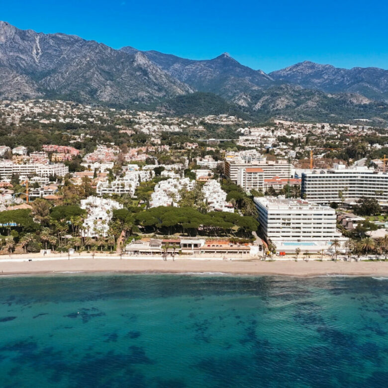FOR SALE 🏡 Frontline Beach Duplex Penthouse with Rooftop Terrace and Sea Views – Golden Mile, Marbella 🇪🇸