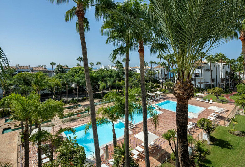 FOR SALE 🏡 Fully Renovated Four-Bedroom Duplex Penthouse Steps from the Beach – Golden Mile, Marbella 🇪🇸