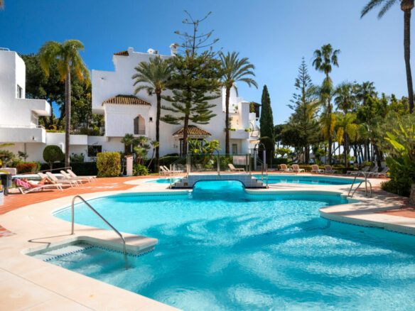 FOR SALE 🏡 Frontline Beach Duplex Penthouse with Rooftop Terrace and Sea Views – Golden Mile, Marbella 🇪🇸