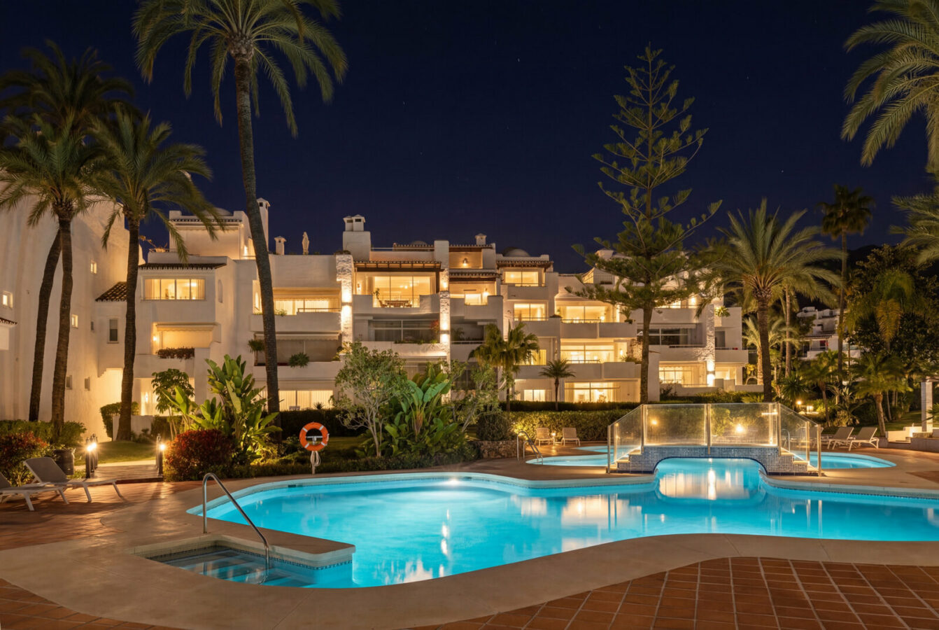 FOR SALE 🏡 Frontline Beach Duplex Penthouse with Rooftop Terrace and Sea Views – Golden Mile, Marbella 🇪🇸